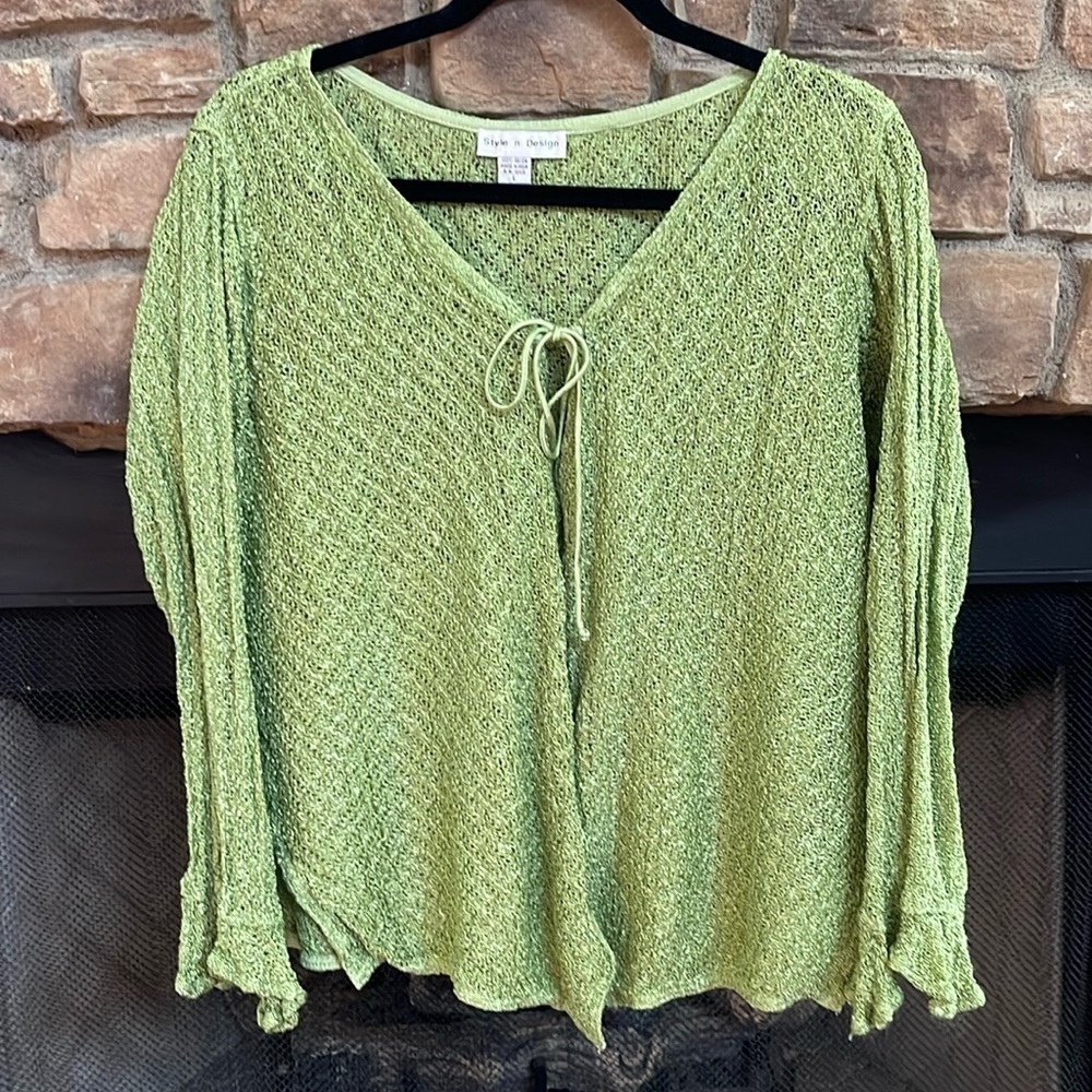 Style n Design green cape w/ cascading ruffles down the front & end of sleeve. L